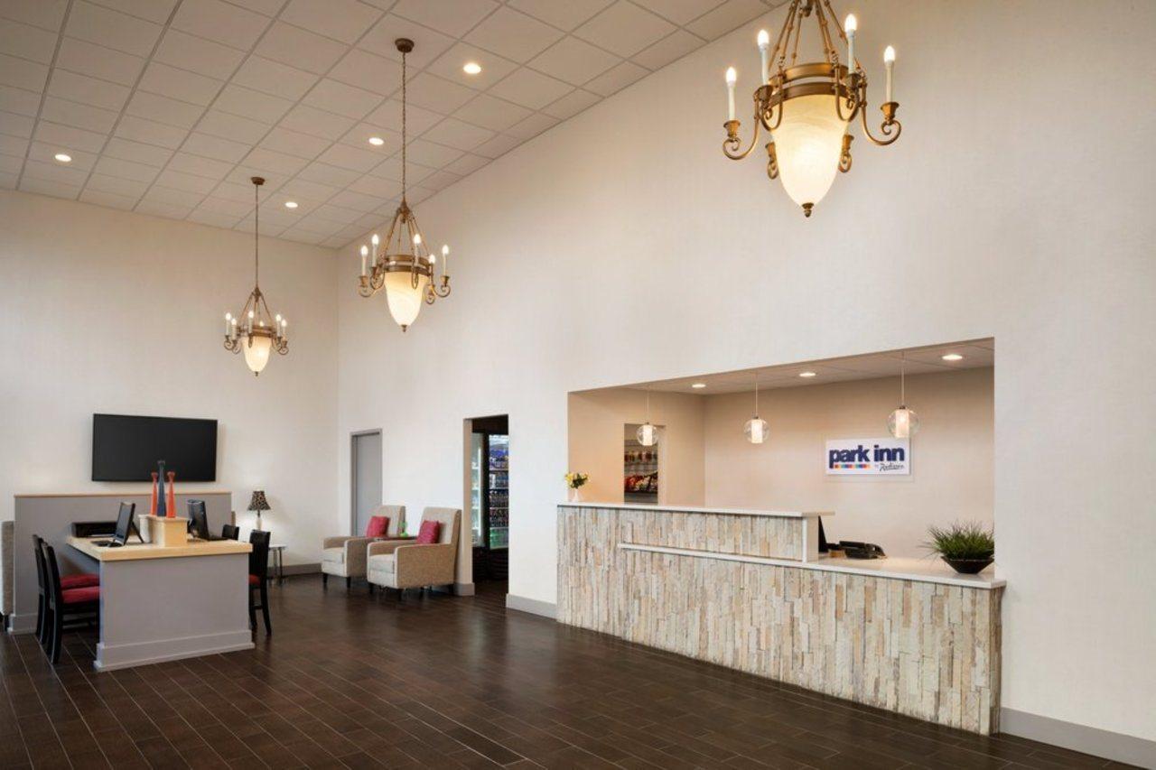 Ramada By Wyndham Uniontown Hotel Eksteriør billede