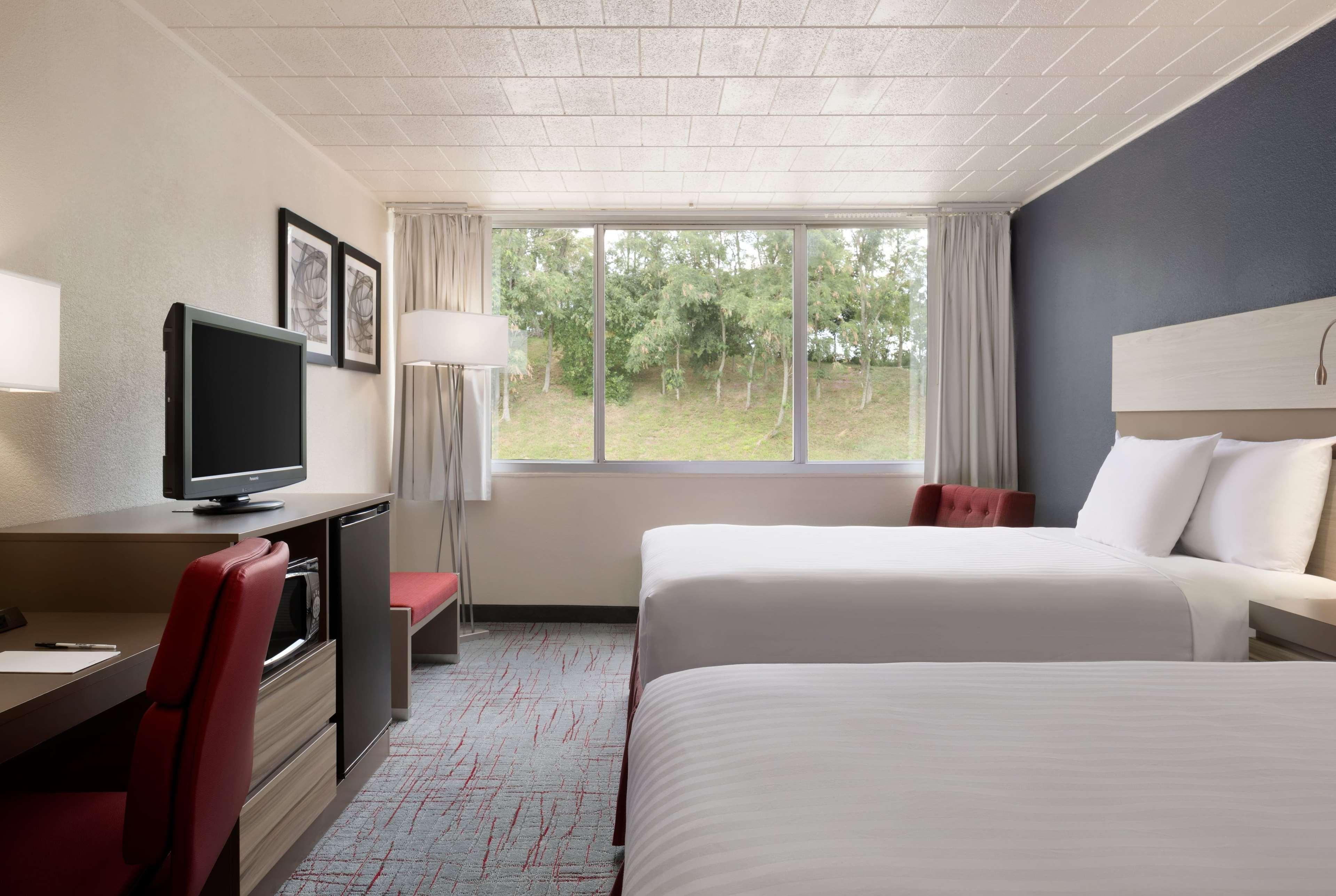 Ramada By Wyndham Uniontown Hotel Eksteriør billede