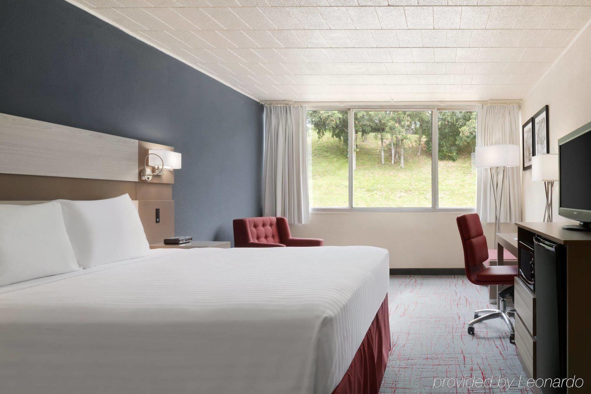 Ramada By Wyndham Uniontown Hotel Eksteriør billede