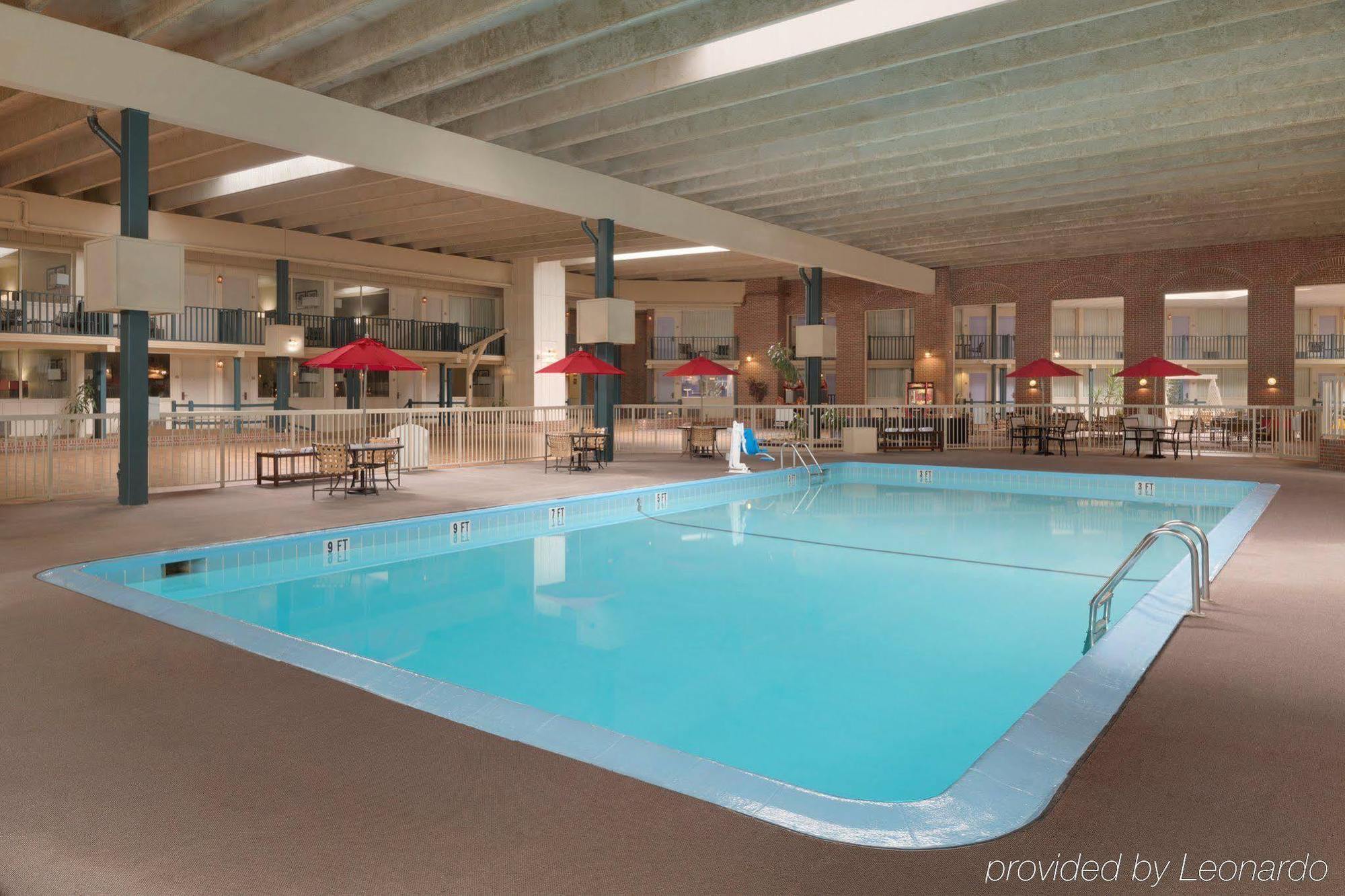 Ramada By Wyndham Uniontown Hotel Eksteriør billede