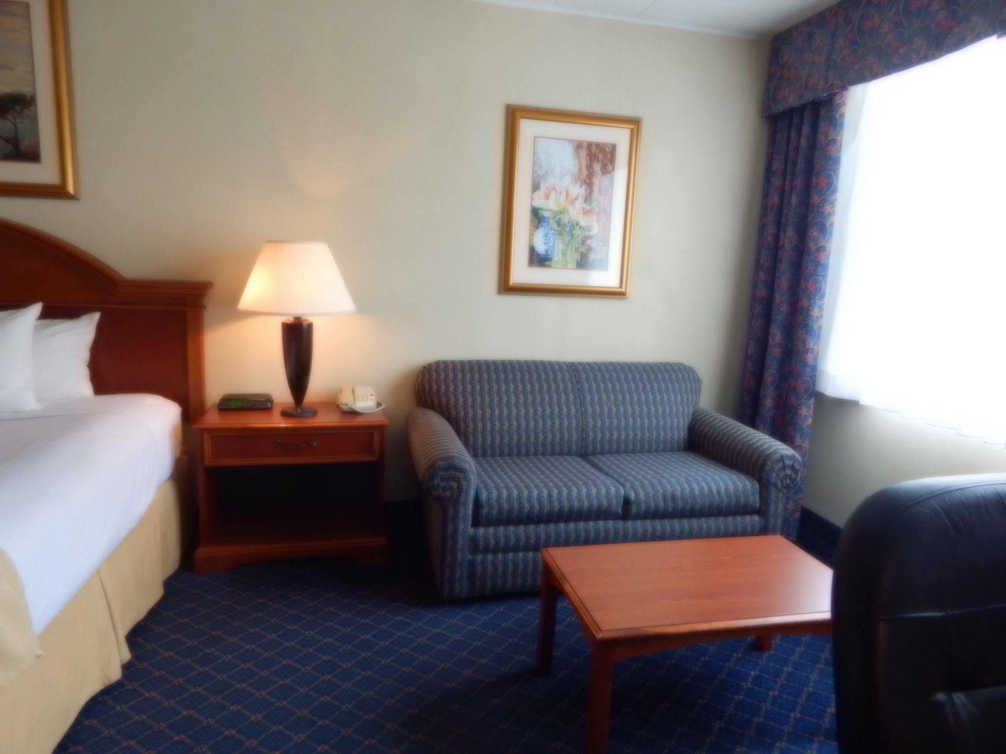 Ramada By Wyndham Uniontown Hotel Eksteriør billede