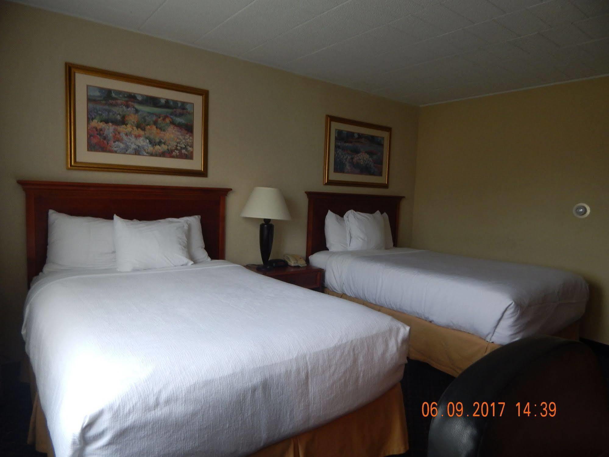 Ramada By Wyndham Uniontown Hotel Eksteriør billede